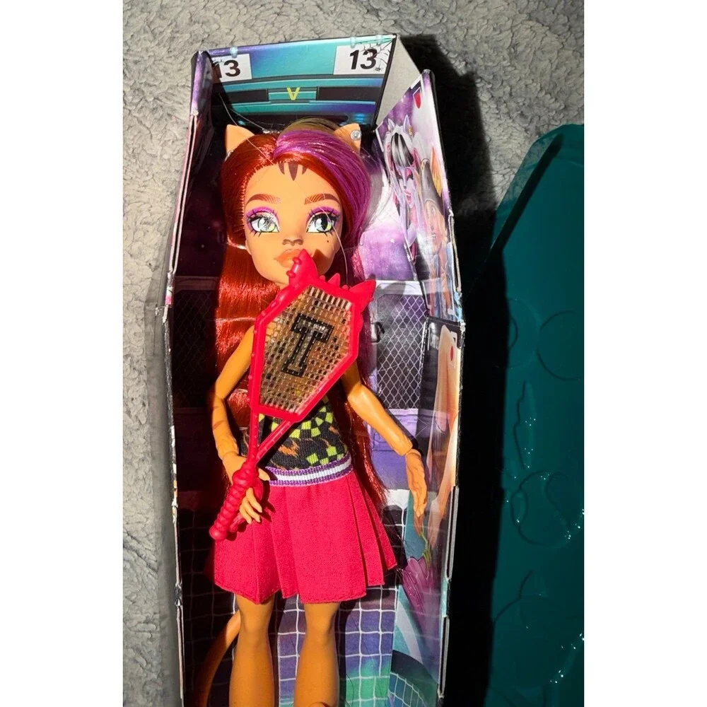 Monster High Buried Secrets Courtside Fang-Out Toralei Stripe Doll